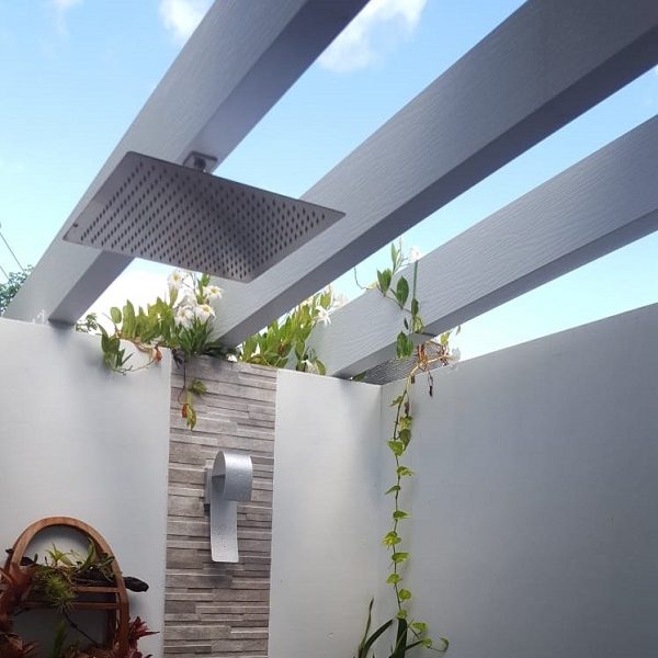 outdoor bathroom pergola